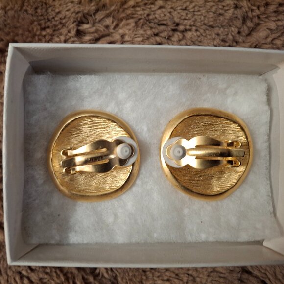 Vintage Givenchy Clip On Earrings 4G Logo Satin Gold Irregular Circle Signed - Picture 2 of 3